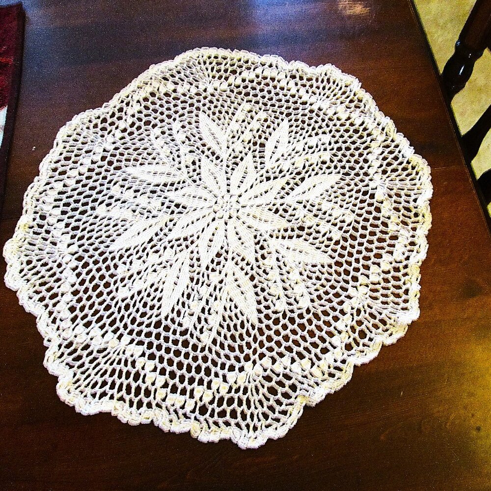 Vintage large 8 pedal flower with leaves & small buds,scalloped edges